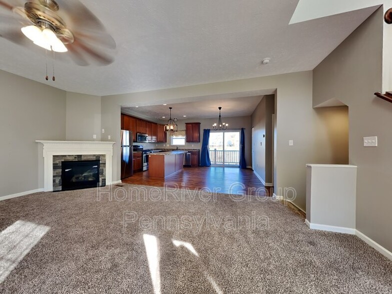Building Photo - 1505 Canterbury Dr