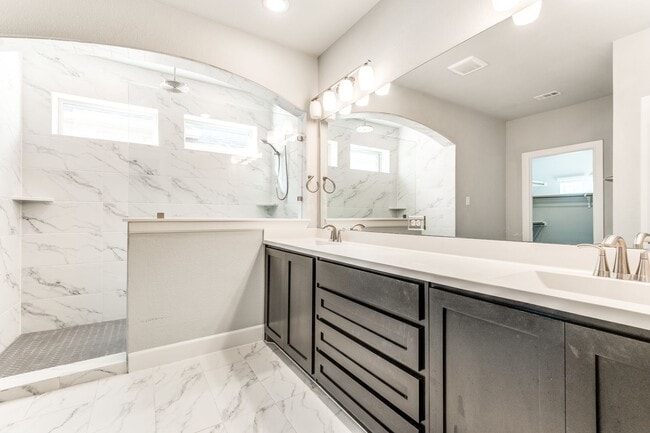 Building Photo - Where Comfort Meets Convenience - 3 Bed, 3...