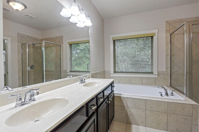 Building Photo - 2110 Westhill Dr SE, Smyrna, GA 30082