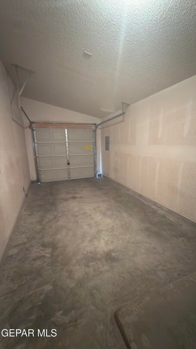 Building Photo - 14605 Calla Lily Pl