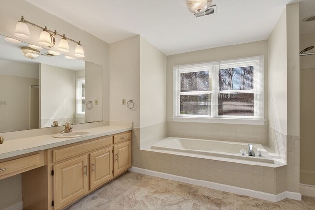 Building Photo - 5 Bed, 2.5 Bath Home in the Heart of Red Mill Farms