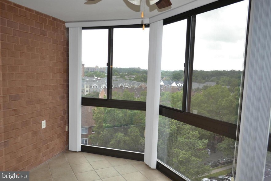 Building Photo - 1001 N Randolph St