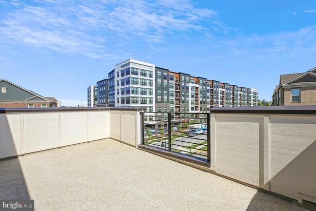 Building Photo - 909 Rockwell Ave