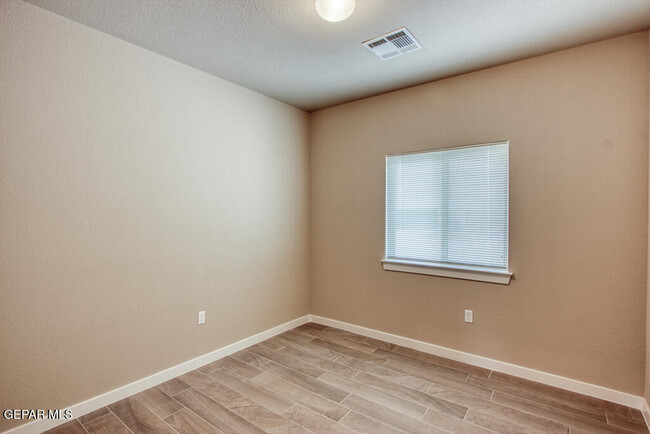 Building Photo - 14929 Tierra Crystal Ave