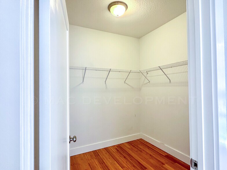 Building Photo - 9105 NE Sacramento St