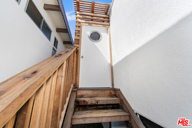 Building Photo - 27060 Malibu Cove Colony Dr