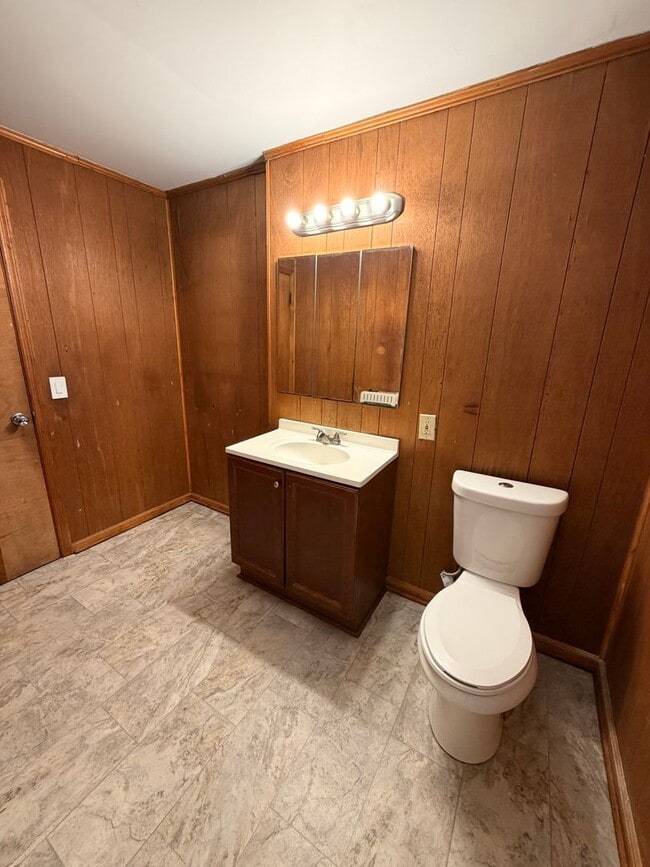 Building Photo - Brick 3/1 House in North Rome $950