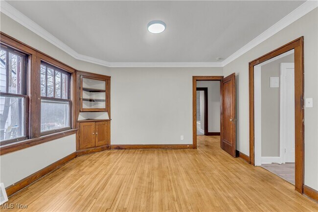 Building Photo - 1530 E 214th St