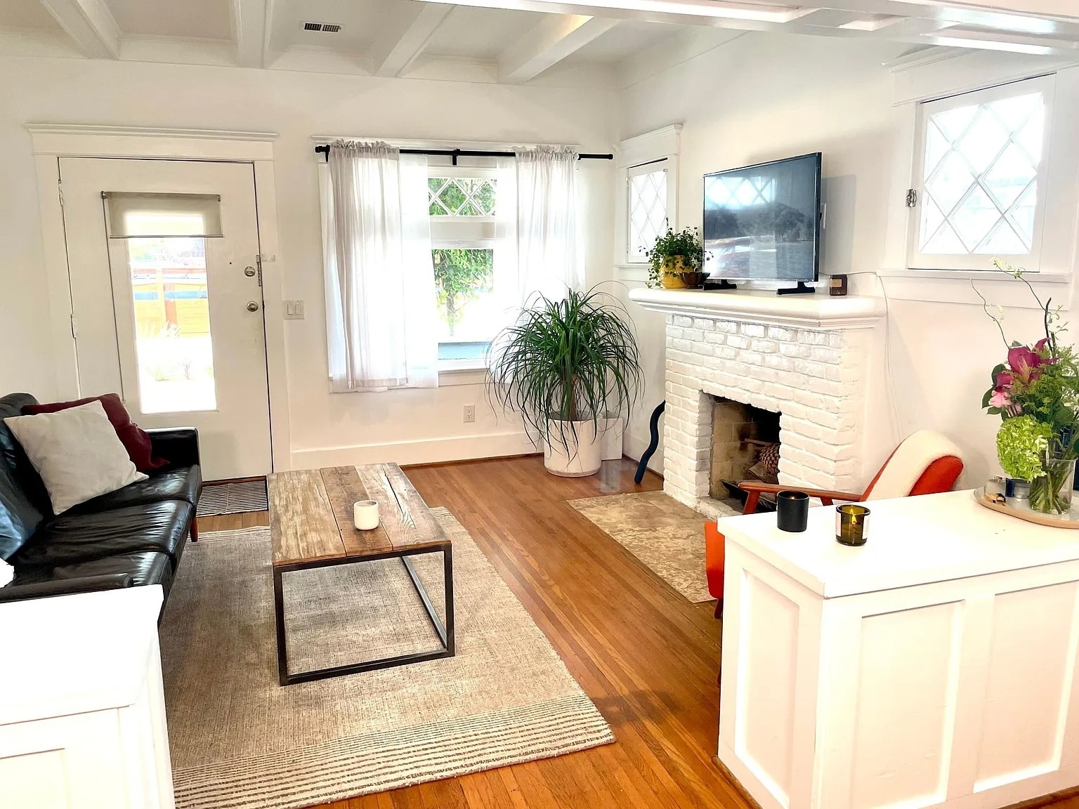 Spacious layout with hardwood floors and ceiling beams that connects directly to the front porch. - 6000 Carlton Way