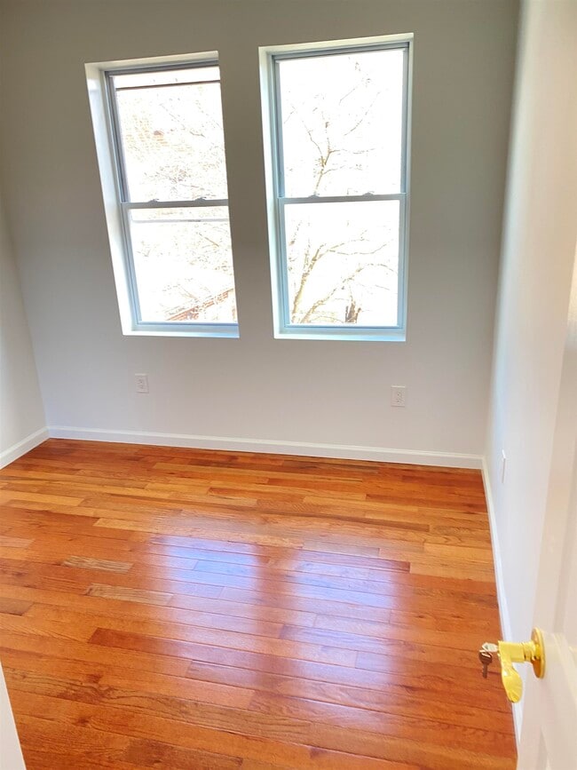 Building Photo - 1008 74th St