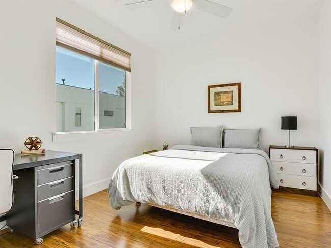 Building Photo - 1801 E 2nd St