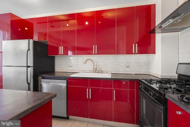 Building Photo - 2053 Christian St