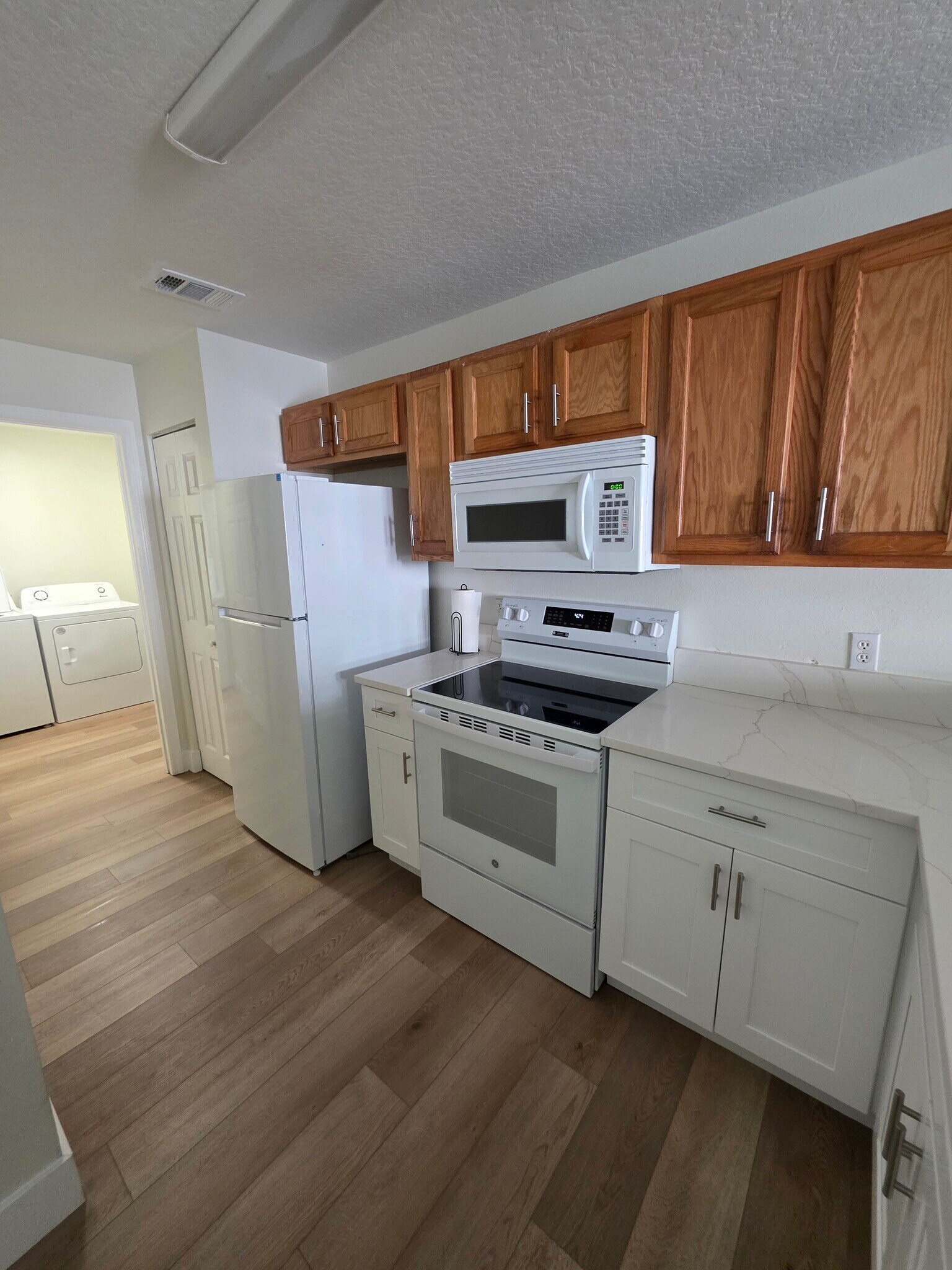 Building Photo - 512 13th Pl