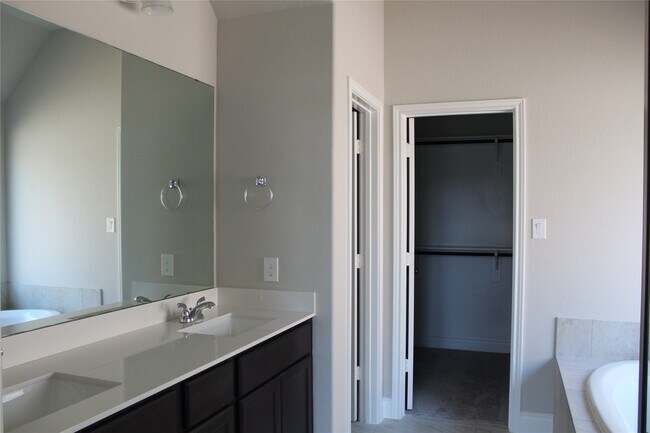 Building Photo - 1335 Paradise Creek Ln