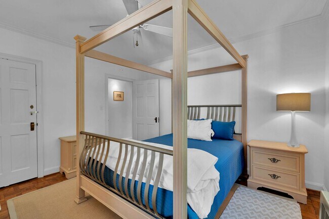 Building Photo - Fully furnished and thoughtfully updated top-floor condo in the heart of Dilworth at desirable My...