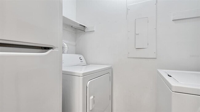 Building Photo - 455 Alt 19