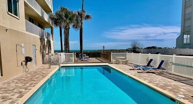 Building Photo - 1575 N Hwy A1A