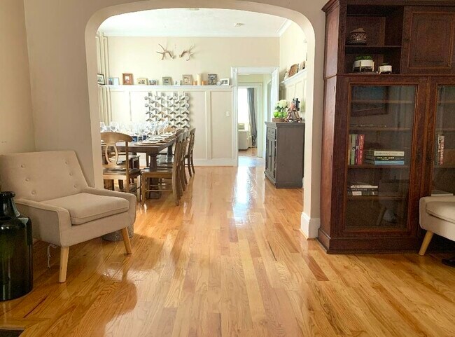 Building Photo - 927 18th St