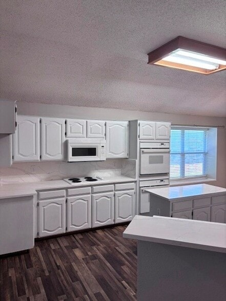 Building Photo - 1300 Rosewood Ln