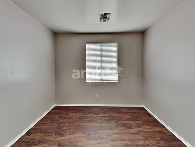 Building Photo - 6922 S 38th Ln