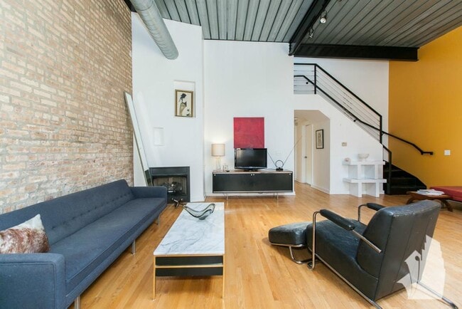 Building Photo - 5017 N Ravenswood Ave