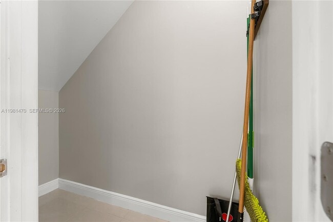 Building Photo - 1139 NE 3rd Ave