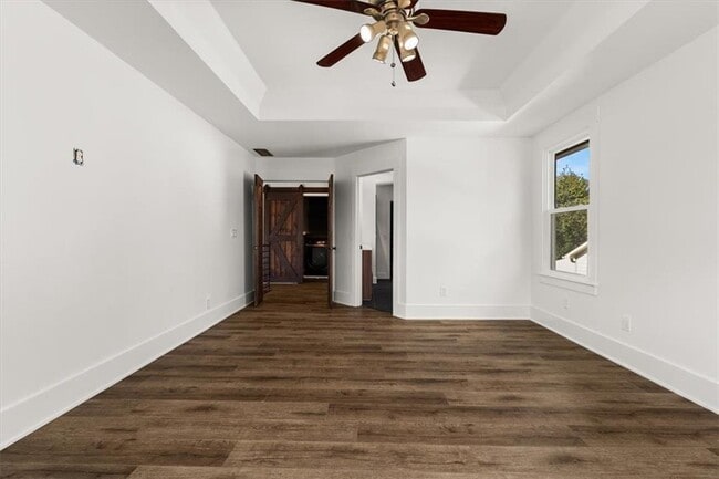 Building Photo - 425 Mikasa Dr