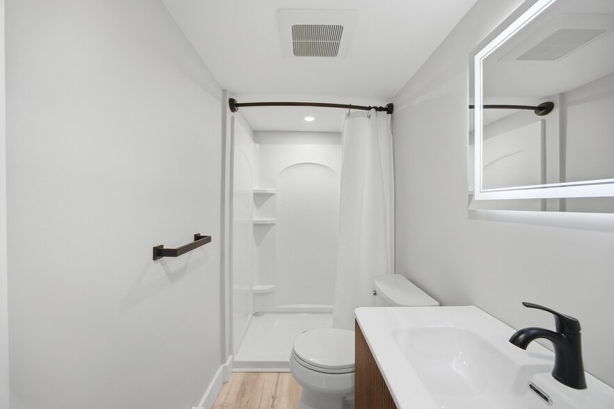 Full Bath Walk in Shower - 25 Ambrose Avenue