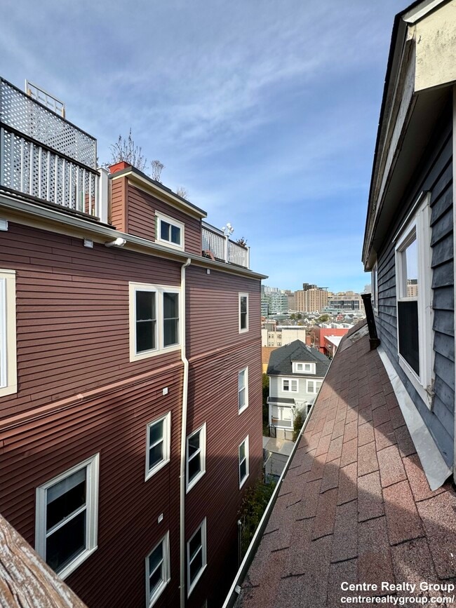 Building Photo - 188 Hillside St