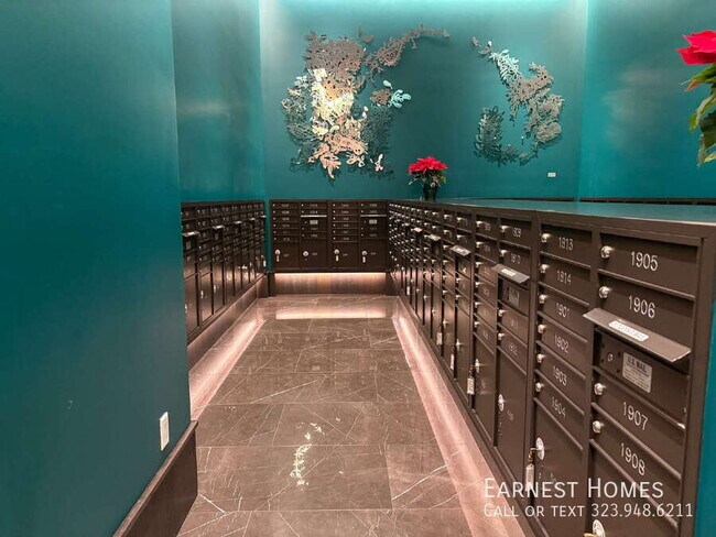 Building Photo - 400 S Broadway