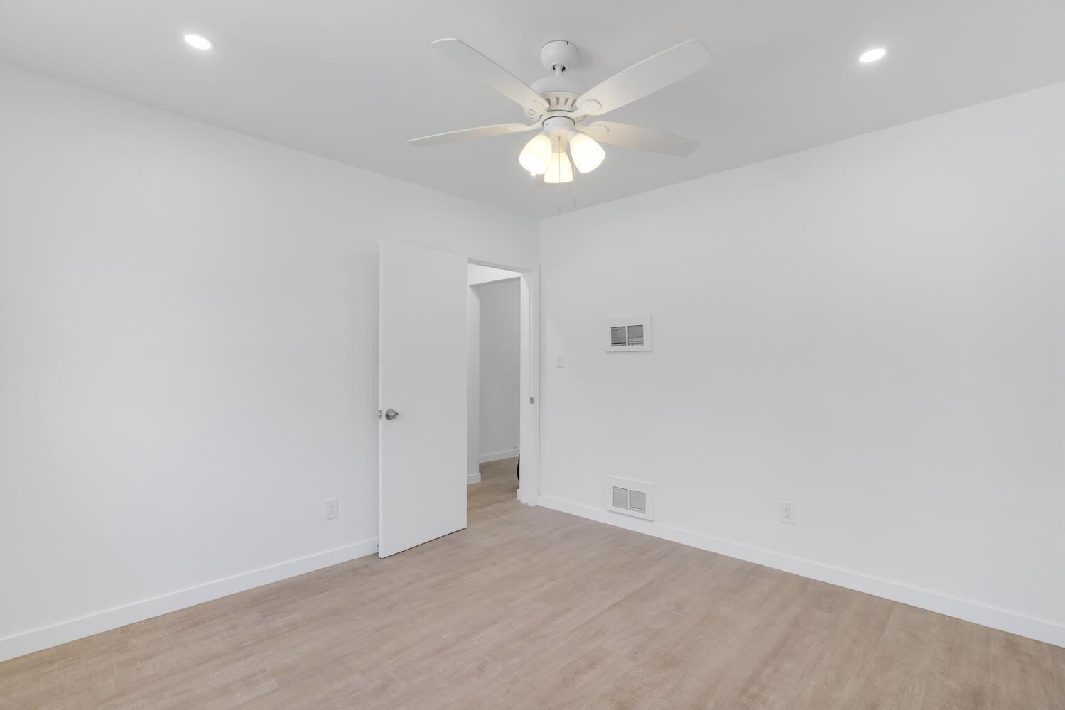 Building Photo - 323 E Chestnut St