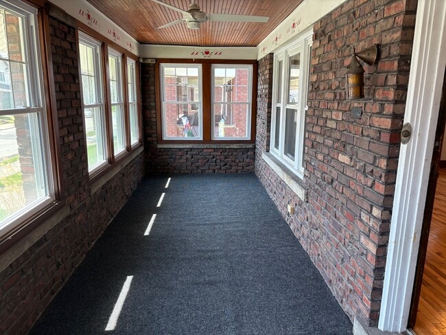 Building Photo - 448 W 28th St