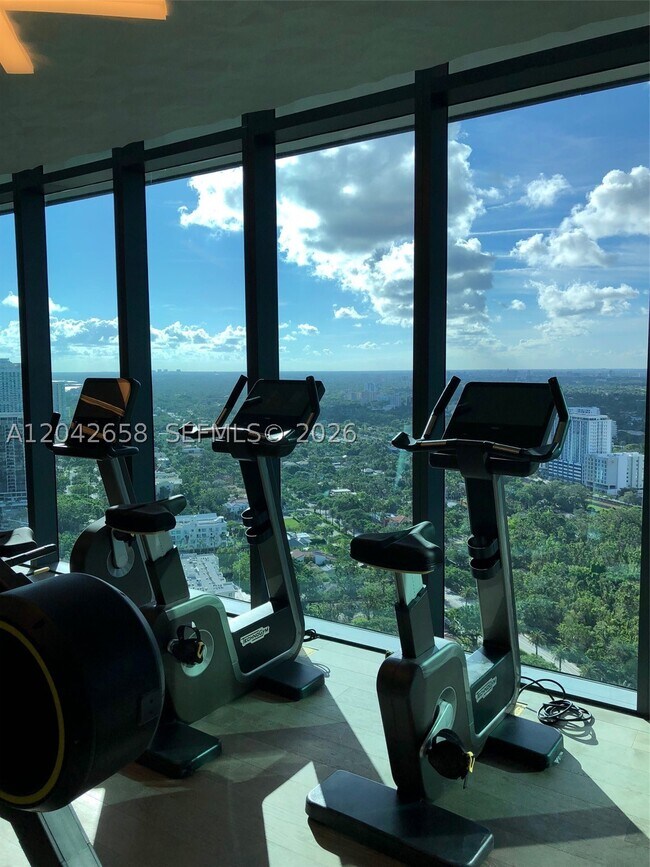 Building Photo - 1451 Brickell Ave