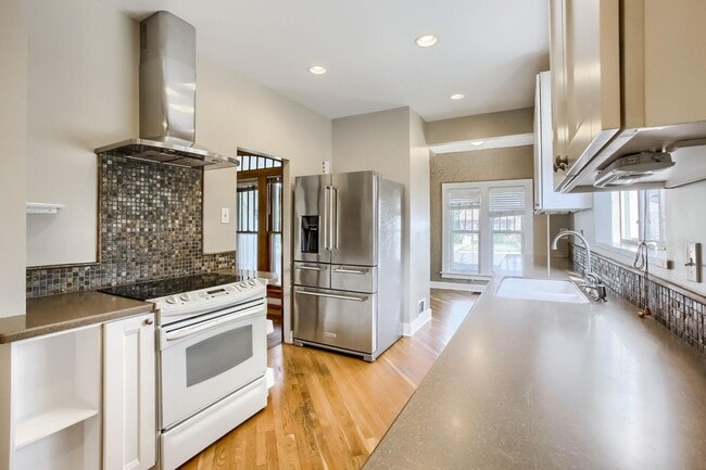 Building Photo - 3 Bedroom single family home in Denver