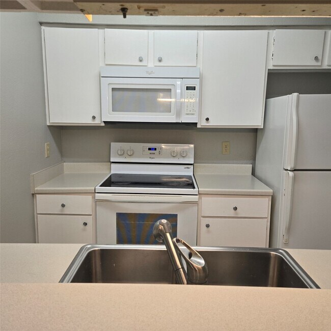 Building Photo - 2100 Wilcrest Dr