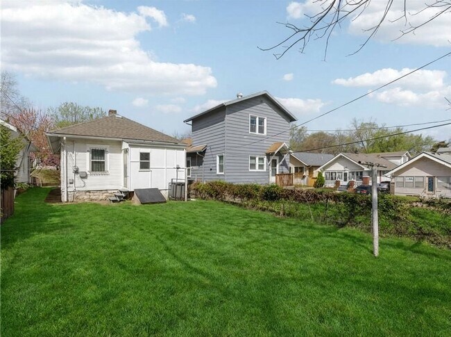 Building Photo - Charming Renovated 2 Bedroom Bungalow