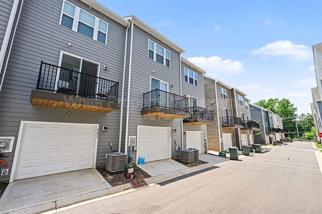 Building Photo - 6222 Cleburne Ct