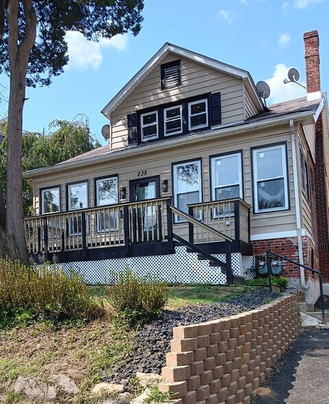 Primary Photo - 238 Penn Blvd