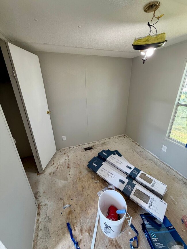 Building Photo - 3 Bed 2 Bath MH For Rent Reidsville - Under Renovations
