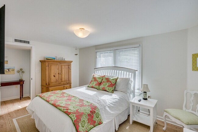 Building Photo - 1718 S Fletcher Ave