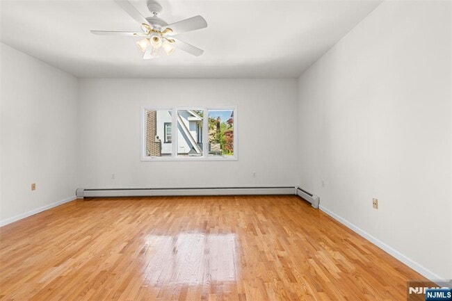 Building Photo - 499 Morse Ave