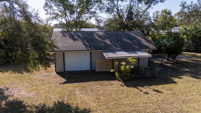 Building Photo - Country-Style Sarasota Living on a Full Acre - Pool Home with Oversized Workshop — Move-In Ready Now