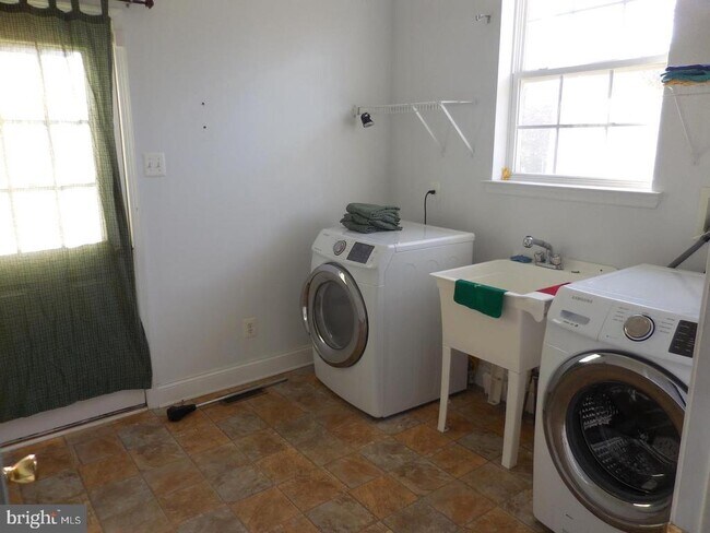 Building Photo - 6 Palmer Ct