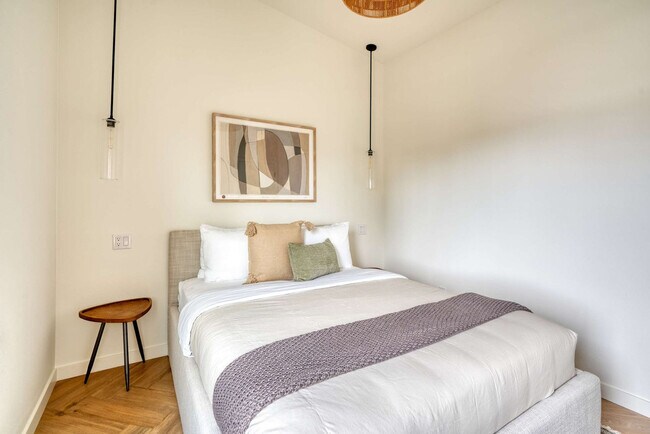 Building Photo - 5018 NE 26th Ave