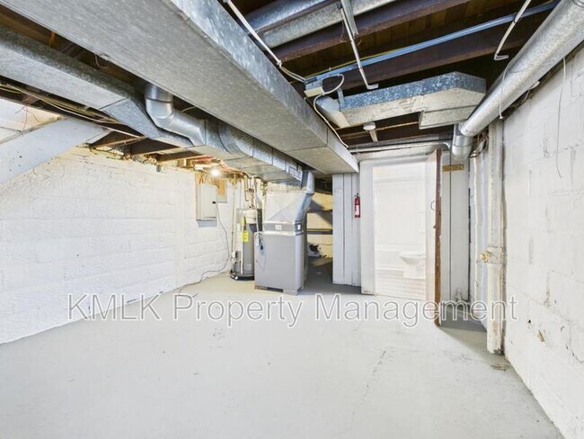 Building Photo - 444 7th St