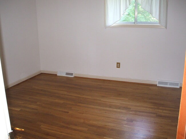 Building Photo - West End Regency Area