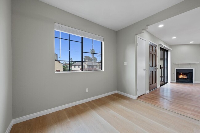 Building Photo - 850 Tamayo Dr