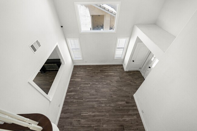 Building Photo - 39535 Oak Cir