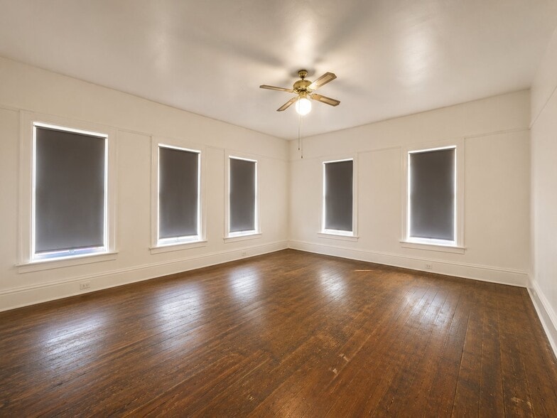 Building Photo - 346 S Rose St