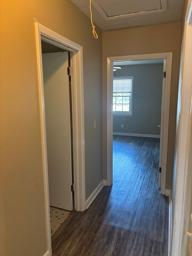 Building Photo - 1407B W Gentilly Rd.